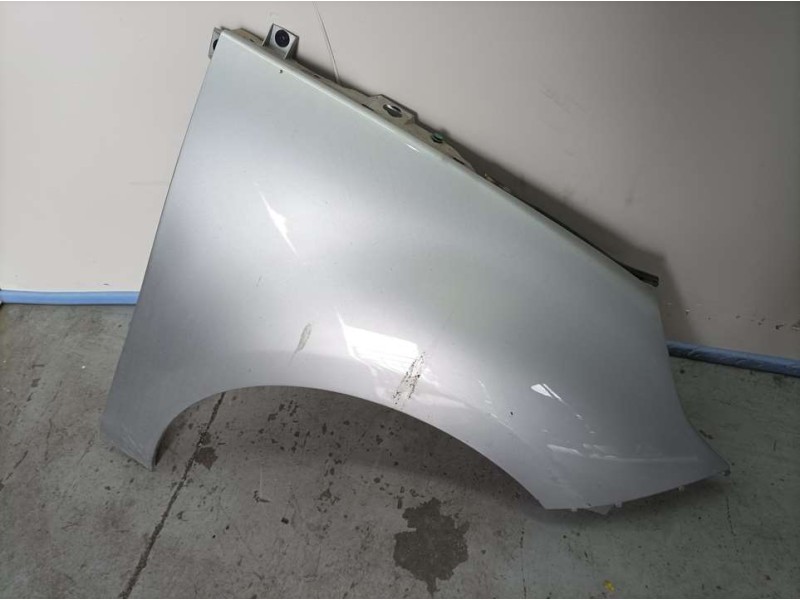 Recambio de aleta delantera derecha para renault scenic iii dynamique referencia OEM IAM 631002127R  