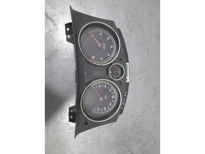 Recambio de cuadro instrumentos para opel zafira b cosmo referencia OEM IAM 13225988  