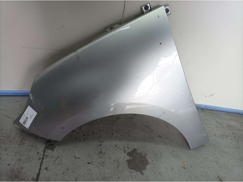 Recambio de aleta delantera izquierda para renault scenic iii dynamique referencia OEM IAM 631018882R  TOCADA