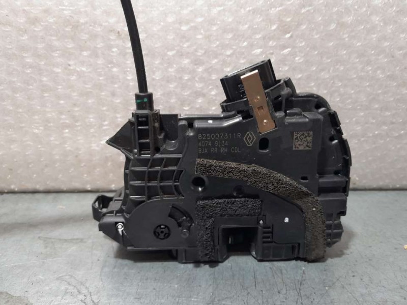 Recambio de cerradura puerta trasera derecha para renault clio v edition one referencia OEM IAM 825007311R 40749134 4 PINES