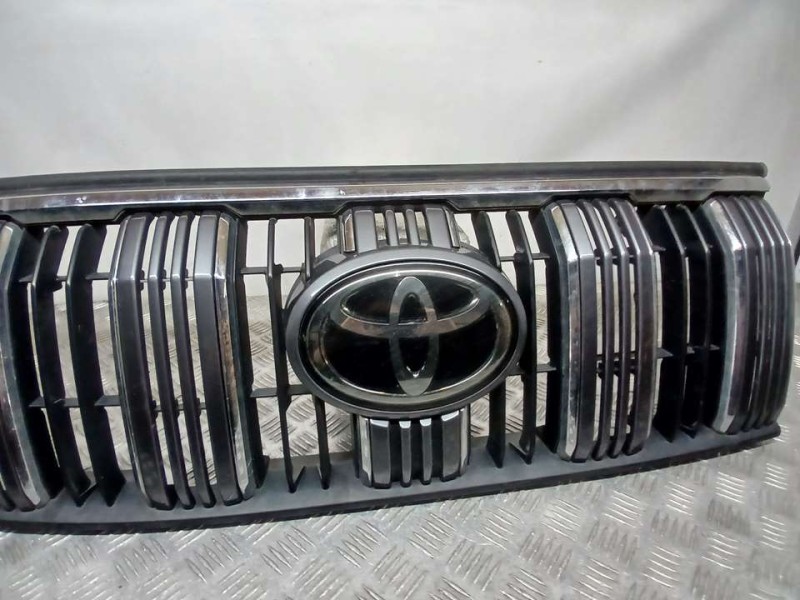 Recambio de rejilla delantera para toyota land cruiser (j15) vx referencia OEM IAM 5310160F10  