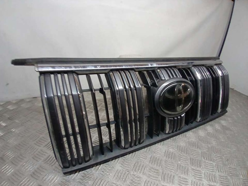 Recambio de rejilla delantera para toyota land cruiser (j15) vx referencia OEM IAM 5310160F10  