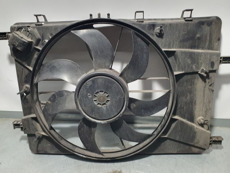 Recambio de electroventilador para opel astra j lim. sport referencia OEM IAM 52430294 0130308403 BOSCH