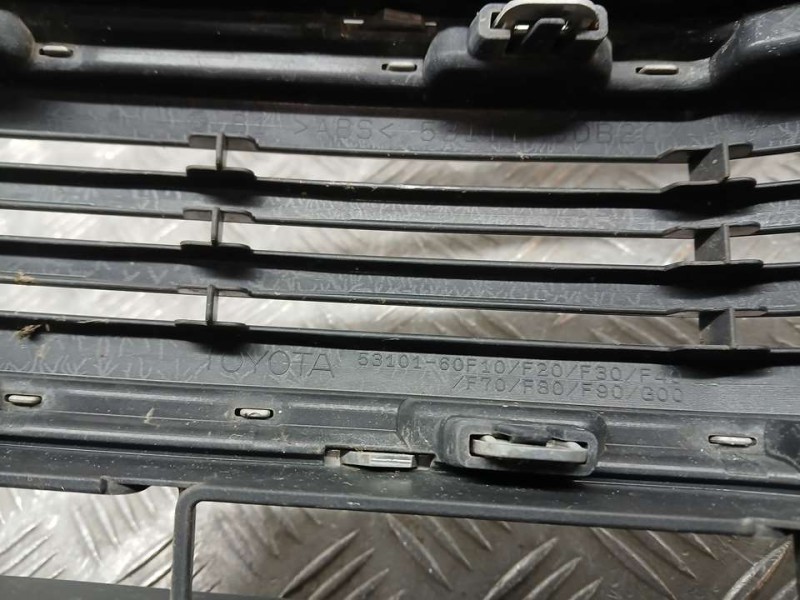 Recambio de rejilla delantera para toyota land cruiser (j15) vx referencia OEM IAM 5310160F10  