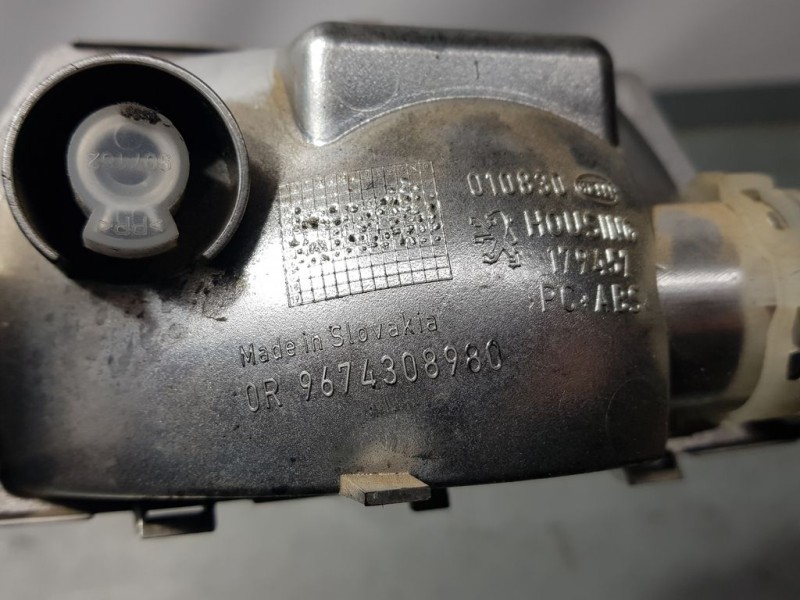 Recambio de piloto trasero central para peugeot 208 active referencia OEM IAM 9674308980  PARAGOLPES