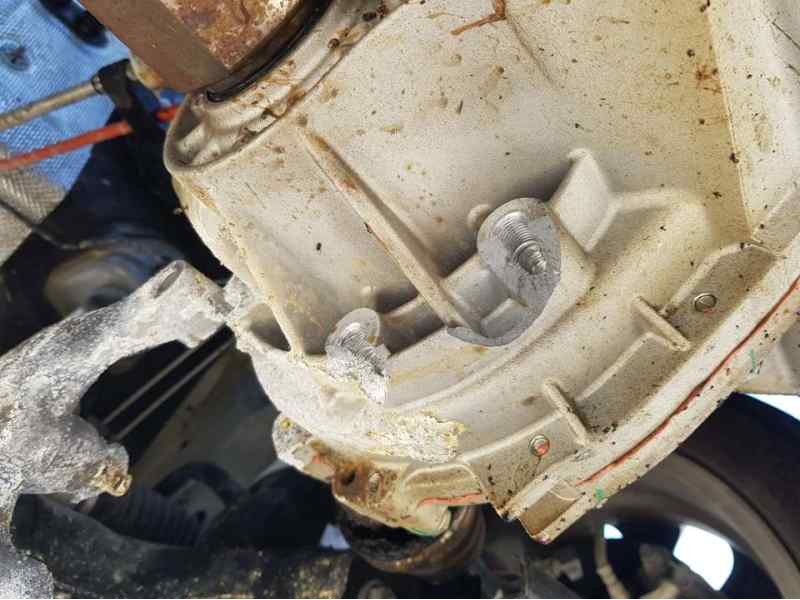 Recambio de caja cambios para dr 4.0 ev referencia OEM IAM   SOPORTE ROTO TOCADA