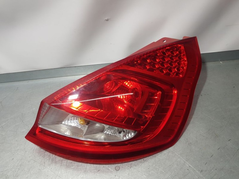 Recambio de piloto trasero derecho para ford fiesta (cb1) ghia referencia OEM IAM   PATA ROTA