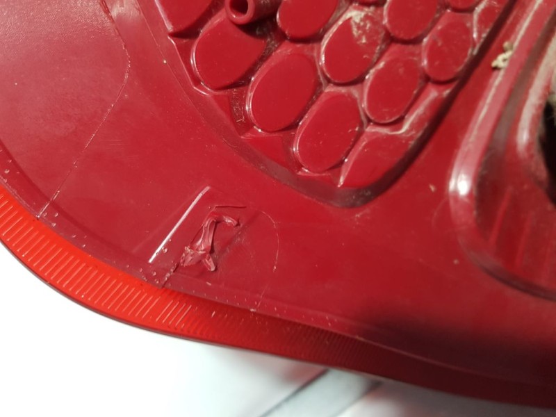 Recambio de piloto trasero derecho para ford fiesta (cb1) ghia referencia OEM IAM   PATA ROTA