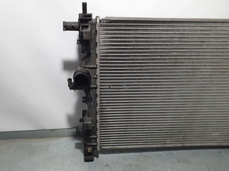 Recambio de radiador agua para opel astra j lim. sport referencia OEM IAM 39074662  2 PATAS ROTAS