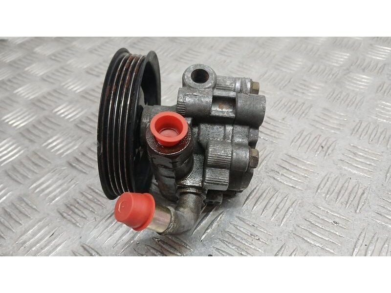 Recambio de bomba direccion para toyota avensis wagon (t25) 2.0 d4-d sol referencia OEM IAM 4431005100  