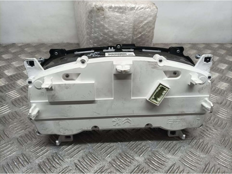 Recambio de cuadro instrumentos para toyota proace furgon referencia OEM IAM 9837472880  