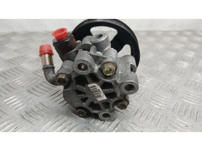 Recambio de bomba direccion para toyota avensis wagon (t25) 2.0 d4-d sol referencia OEM IAM 4431005100  