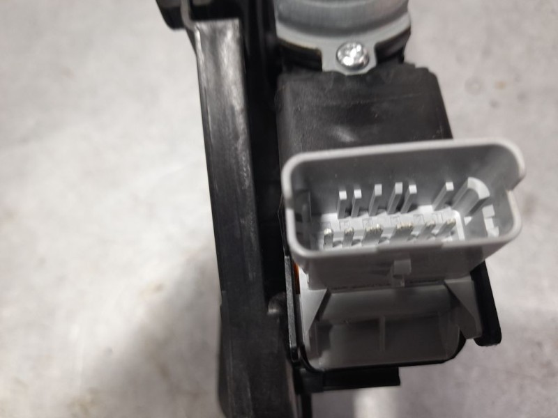 Recambio de elevalunas delantero izquierdo para peugeot 208 (p2) active referencia OEM IAM 9829043680  ELECTRICO 6 PINS