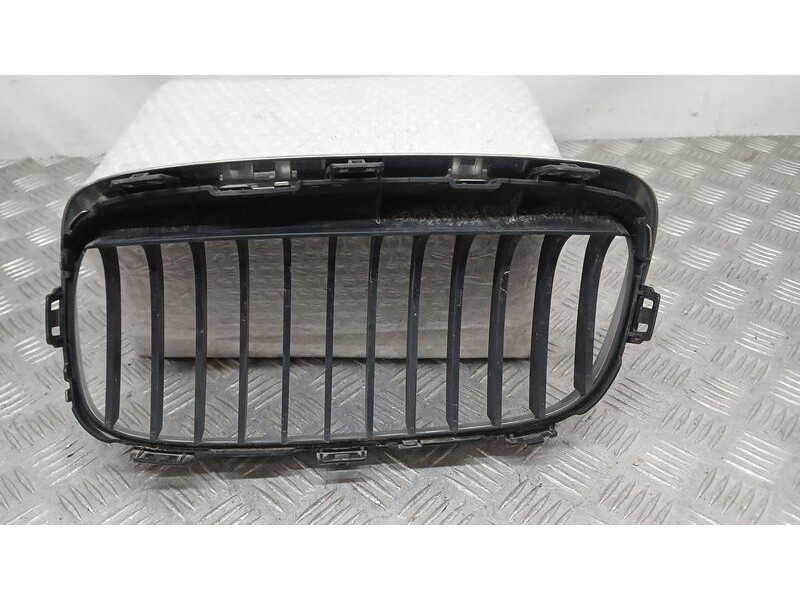 Recambio de rejilla delantera para bmw 2 active tourer (f45) 218 i referencia OEM IAM 22405910 DERECHA 