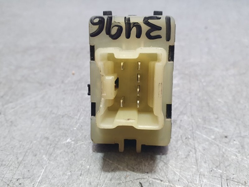 Recambio de mando elevalunas delantero derecho para renault captur intens referencia OEM IAM 254216614R  