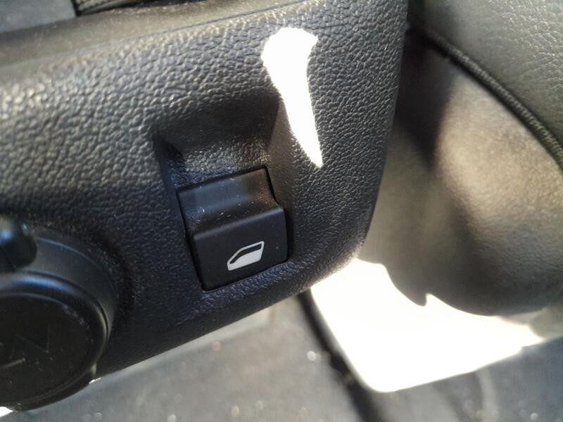 Recambio de mando elevalunas trasero derecho para citroën ds5 2.0 hdi 165 referencia OEM IAM 96664318ZD  