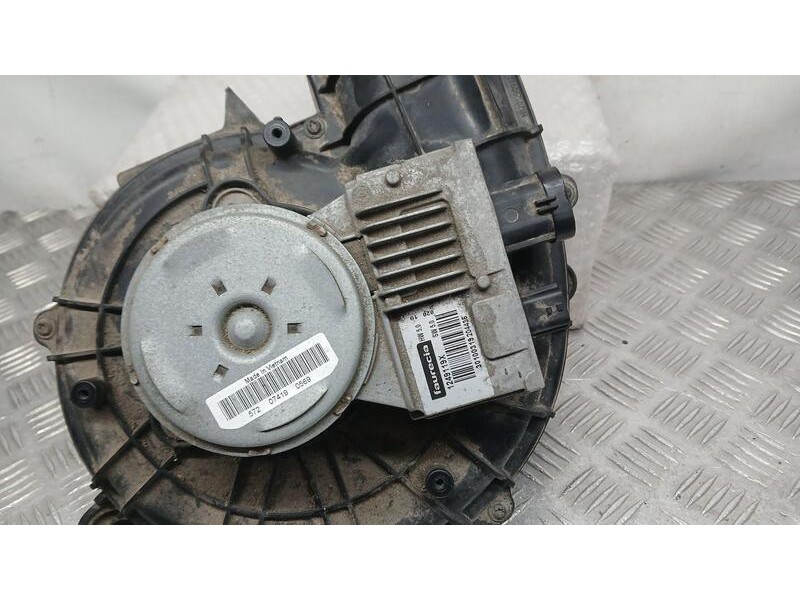 Recambio de motor calefaccion para renault kangoo express (fw0/1_) z.e. (fw0z, fw1z) referencia OEM IAM 290924004R FAURECIA 1174