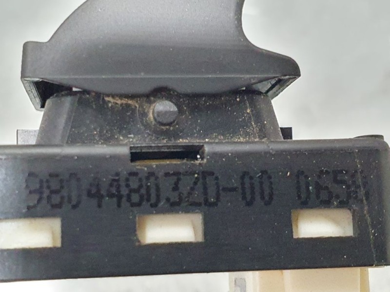 Recambio de mando elevalunas delantero derecho para citroën c4 cactus live referencia OEM IAM 98044803ZD  