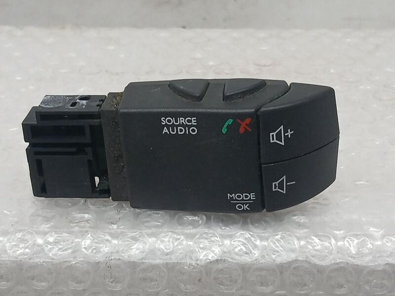 Recambio de mando radio para renault trafic iii furgoneta (fg_) 1.6 dci 115 (fgmd) referencia OEM IAM 255522448R  