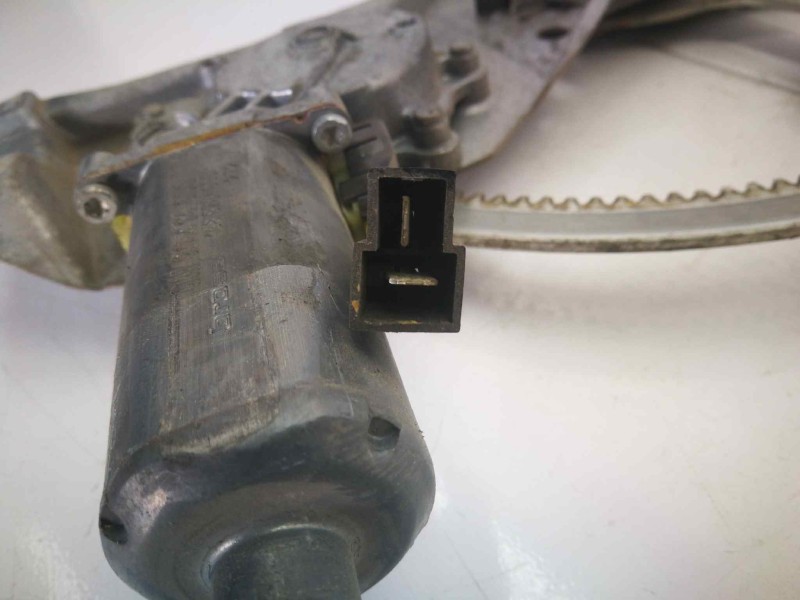 Recambio de elevalunas delantero derecho para opel astra f berlina gl referencia OEM IAM 0130821623  DOS PINS