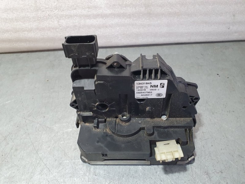 Recambio de cerradura puerta trasera derecha para opel corsa e selective referencia OEM IAM 13431845 C29356100 6 PINES