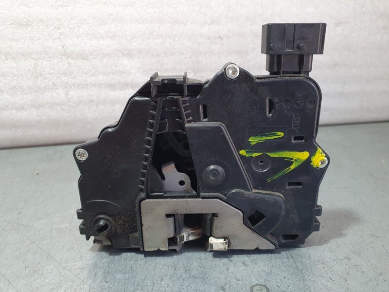 Recambio de cerradura puerta trasera derecha para opel corsa e selective referencia OEM IAM 13431845 C29356100 6 PINES