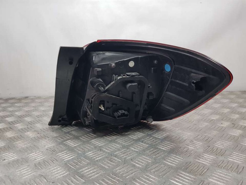 Recambio de piloto trasero izquierdo para dacia sandero stepway comfort referencia OEM IAM 265554938R 90113188 