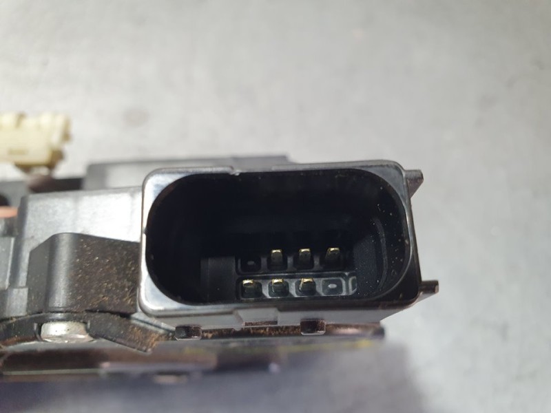 Recambio de cerradura puerta trasera derecha para opel corsa e selective referencia OEM IAM 13431845 C29356100 6 PINES