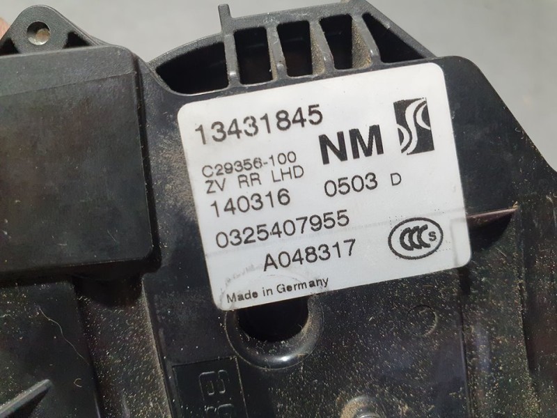 Recambio de cerradura puerta trasera derecha para opel corsa e selective referencia OEM IAM 13431845 C29356100 6 PINES