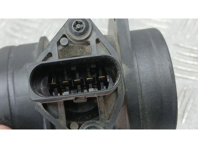 Recambio de caudalimetro para volkswagen golf iv berlina (1j1) 25 aniversario referencia OEM IAM 038906461C BOSCH 0281002757