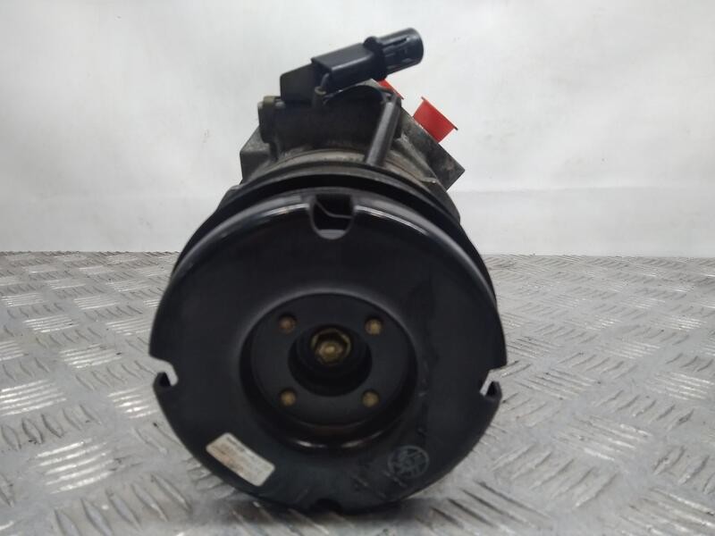 Recambio de compresor aire acondicionado para mitsubishi space wagon (n80/n90) cool referencia OEM IAM MR568042 denso 4472204132
