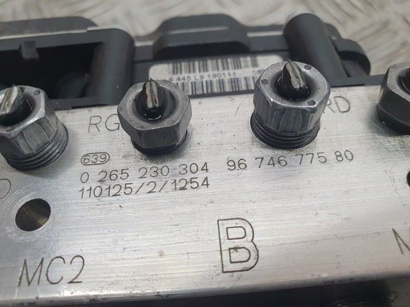 Recambio de abs para peugeot 3008 premium referencia OEM IAM 9674677580 0265230304 