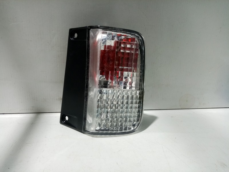 Recambio de piloto trasero izquierdo paragolpes para opel vivaro referencia OEM IAM 8200047555  