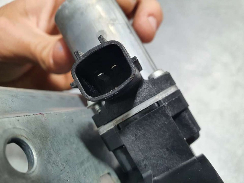 Recambio de elevalunas trasero izquierdo para renault clio iv zen referencia OEM IAM 827010501R  2 PINES