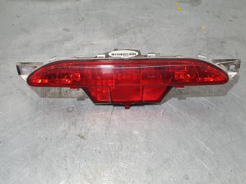 Recambio de piloto trasero central para peugeot 208 access referencia OEM IAM 9674308980  PARAGOLPES