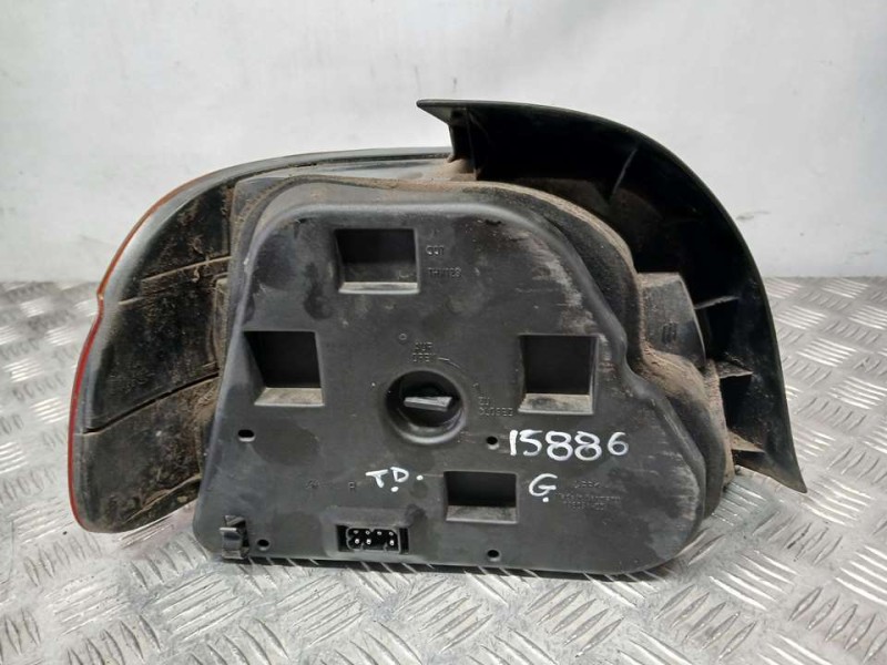 Recambio de piloto trasero derecho para bmw serie 5 berlina (e39) 530d referencia OEM IAM 8358032 2VP00724002 HELLA ROZADO