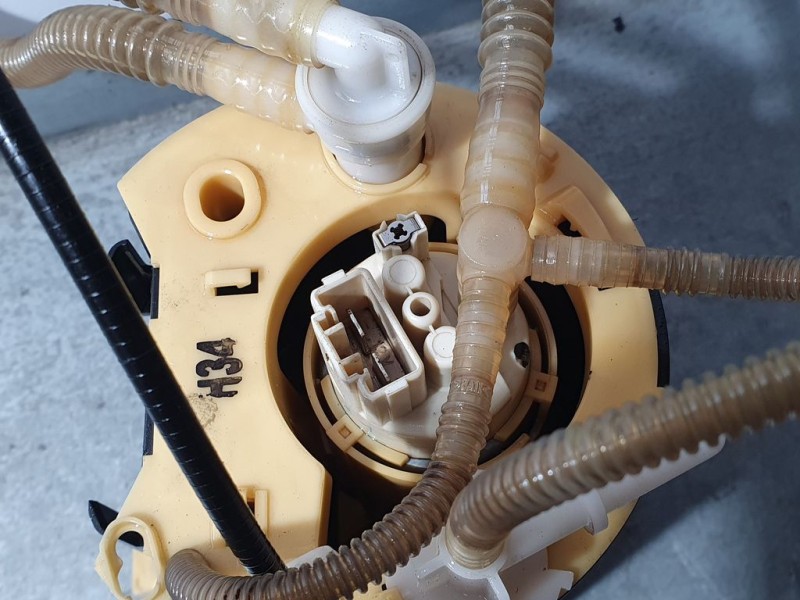 Recambio de bomba combustible para land rover range rover sport hse referencia OEM IAM LR042717  