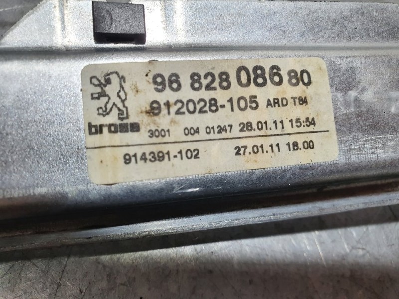 Recambio de elevalunas trasero derecho para peugeot 3008 premium referencia OEM IAM 9682808680 912028105 BROSE ELECTRICO 6 PINES