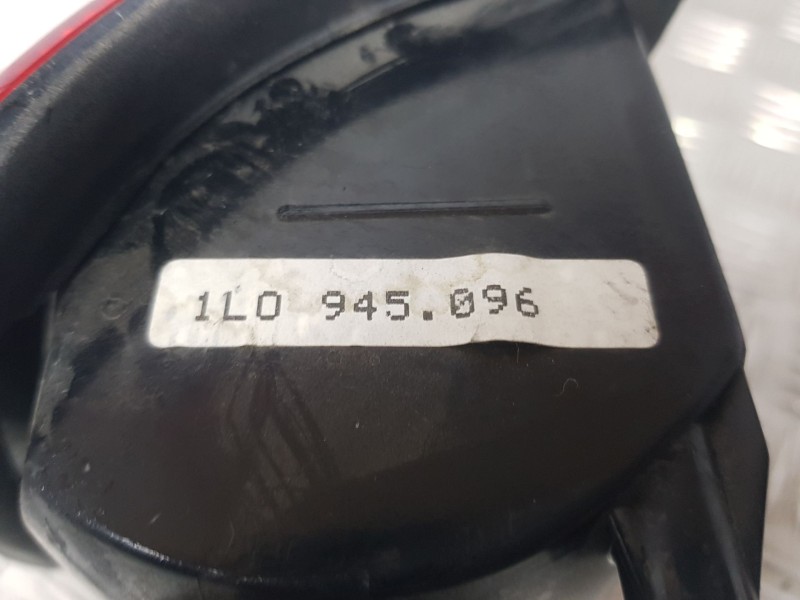 Recambio de piloto trasero derecho exterior para seat toledo i (1l2) 1.8 i referencia OEM IAM 1L0945096  