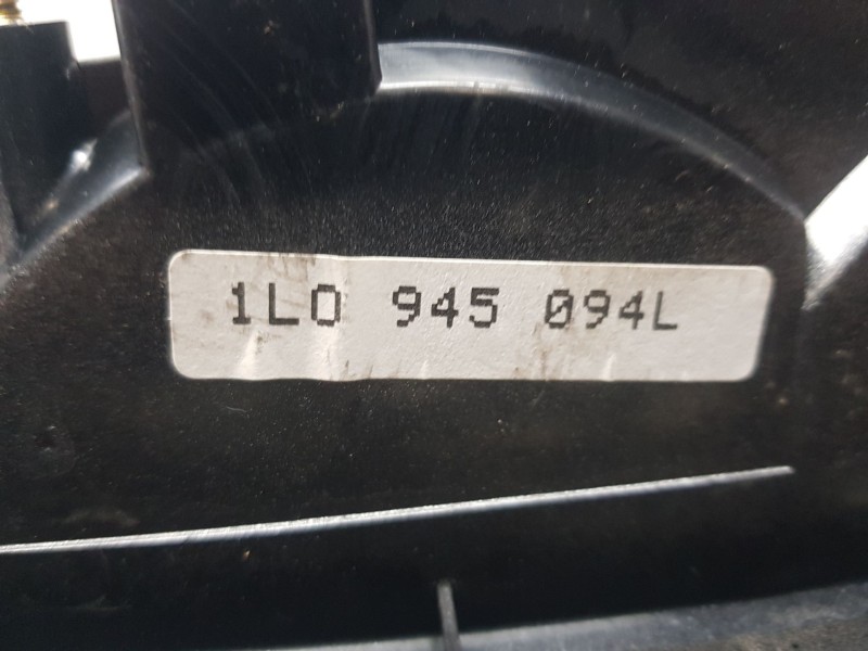 Recambio de piloto trasero derecho interior para seat toledo i (1l2) 1.8 i referencia OEM IAM 1L0945094L  
