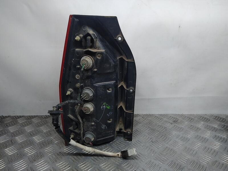 Recambio de piloto trasero derecho para mitsubishi space wagon (n80/n90) cool referencia OEM IAM MR465608 koito. tocado 22087262