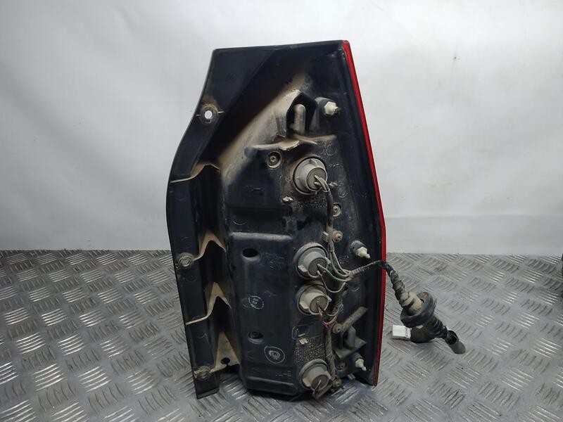 Recambio de piloto trasero izquierdo para mitsubishi space wagon (n80/n90) cool referencia OEM IAM MR465607 koito. tocado 220872