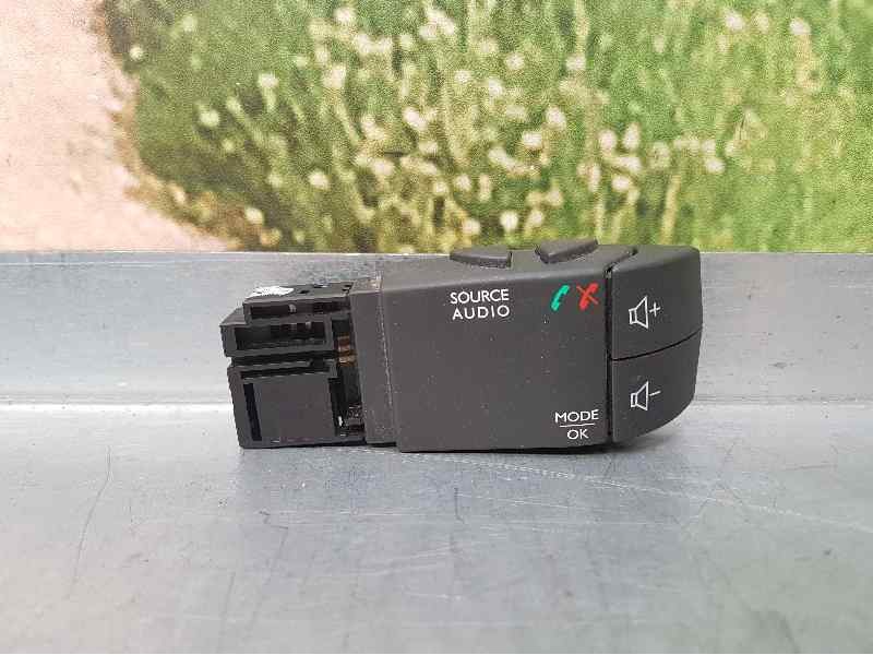 Recambio de mando radio para dacia dokker ambiance referencia OEM IAM 255522448R  