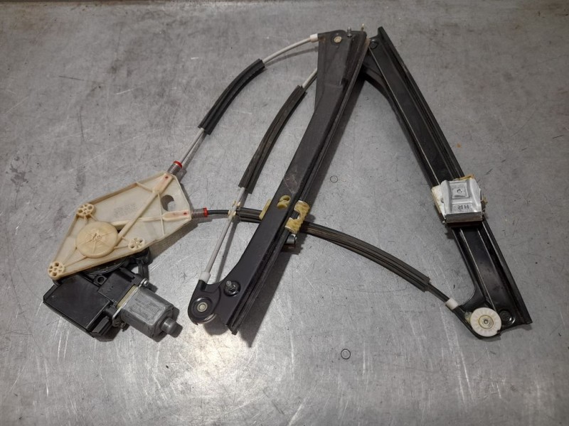 Recambio de elevalunas delantero derecho para volkswagen polo (6r1) advance referencia OEM IAM 6R4837462D  ELECTRICO