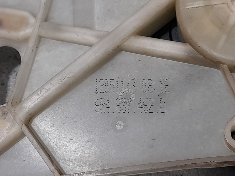 Recambio de elevalunas delantero derecho para volkswagen polo (6r1) advance referencia OEM IAM 6R4837462D  ELECTRICO