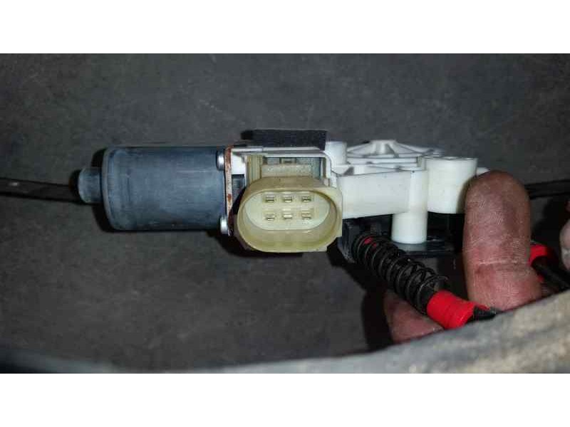 Recambio de elevalunas delantero derecho para ford mondeo ber. (ca2) ghia referencia OEM IAM 1881203 6 PINS ELECTRICO
