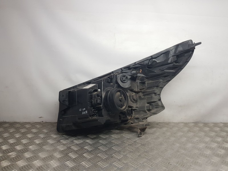 Recambio de faro derecho para fiat talento furgoneta (296_) 1.6 d referencia OEM IAM 260109868R HELLA 1EE01141046