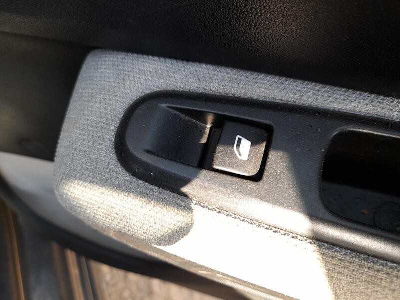 Recambio de mando elevalunas trasero derecho para citroën c3 iii (sx) 1.2 vti 82 referencia OEM IAM 96762292ZD  