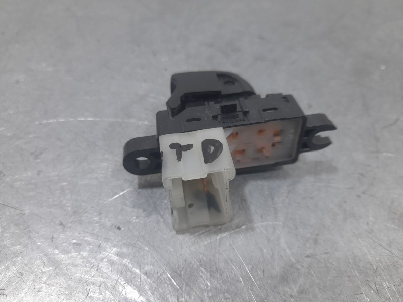 Recambio de mando elevalunas trasero derecho para nissan x-trail iii (t32_, t32r, t32rr) 1.6 dci (t32) referencia OEM IAM 829604