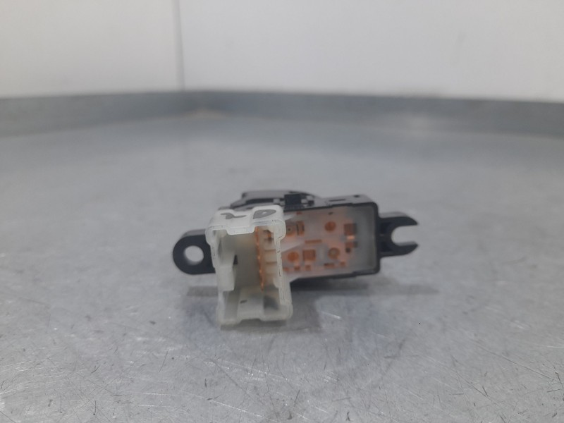 Recambio de mando elevalunas trasero derecho para nissan x-trail iii (t32_, t32r, t32rr) 1.6 dci (t32) referencia OEM IAM 829604